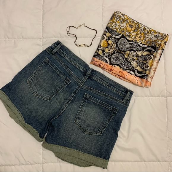 ANN TAYLOR LOFT: denim roll shorts; worn shorts; boho - Picture 4 of 5